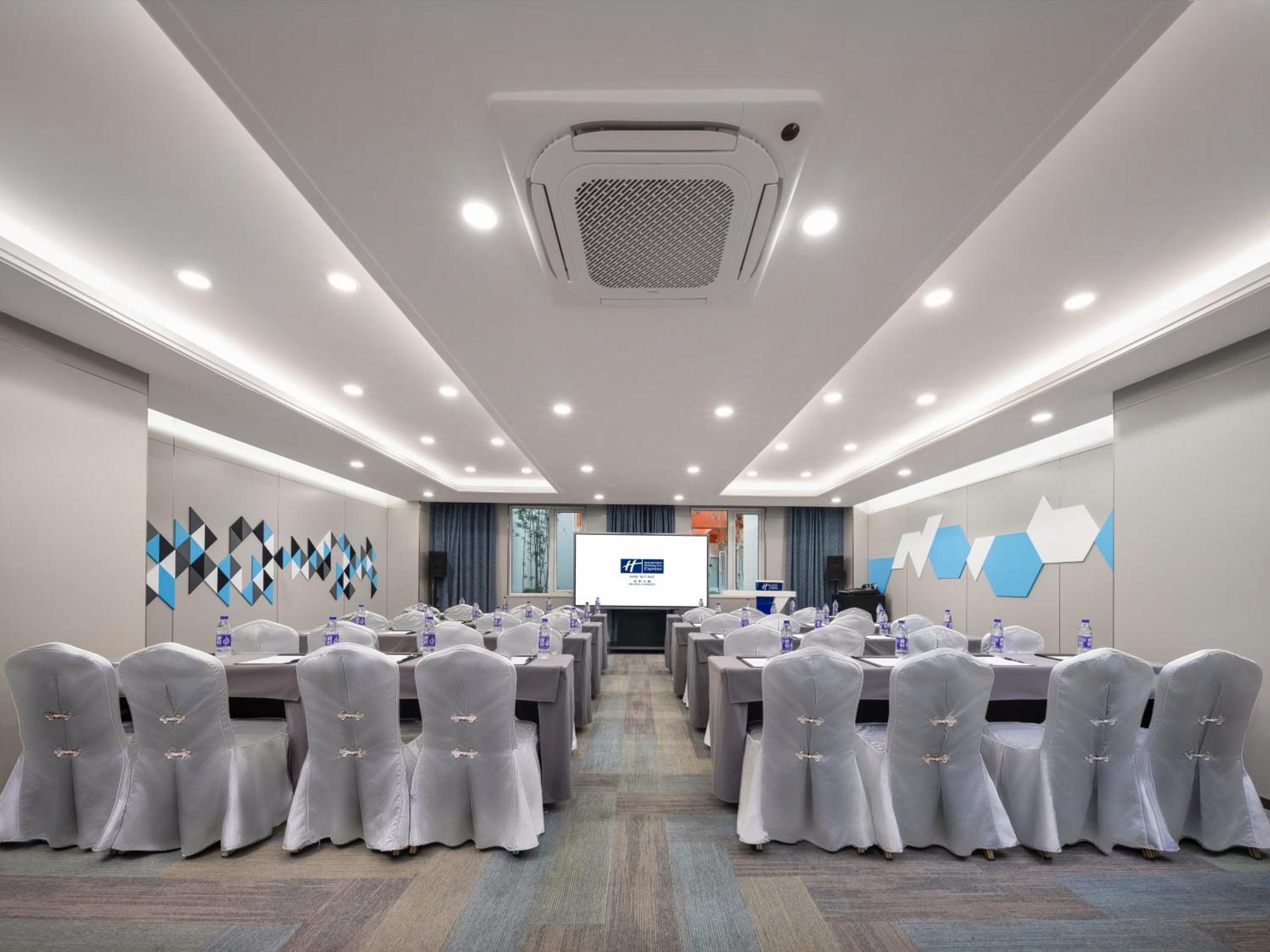Holiday Inn Express Shangdi Beijing By Ihg L Next To Yuanmingyuan Park & Subway & Qinghe Railway Station & Beijing Sport University L Taxi 15 Minutes To Summer Palace & Peking University & Tsinghua University L 20 Minutes To Badaling Great Wall By Ra Exteriér fotografie