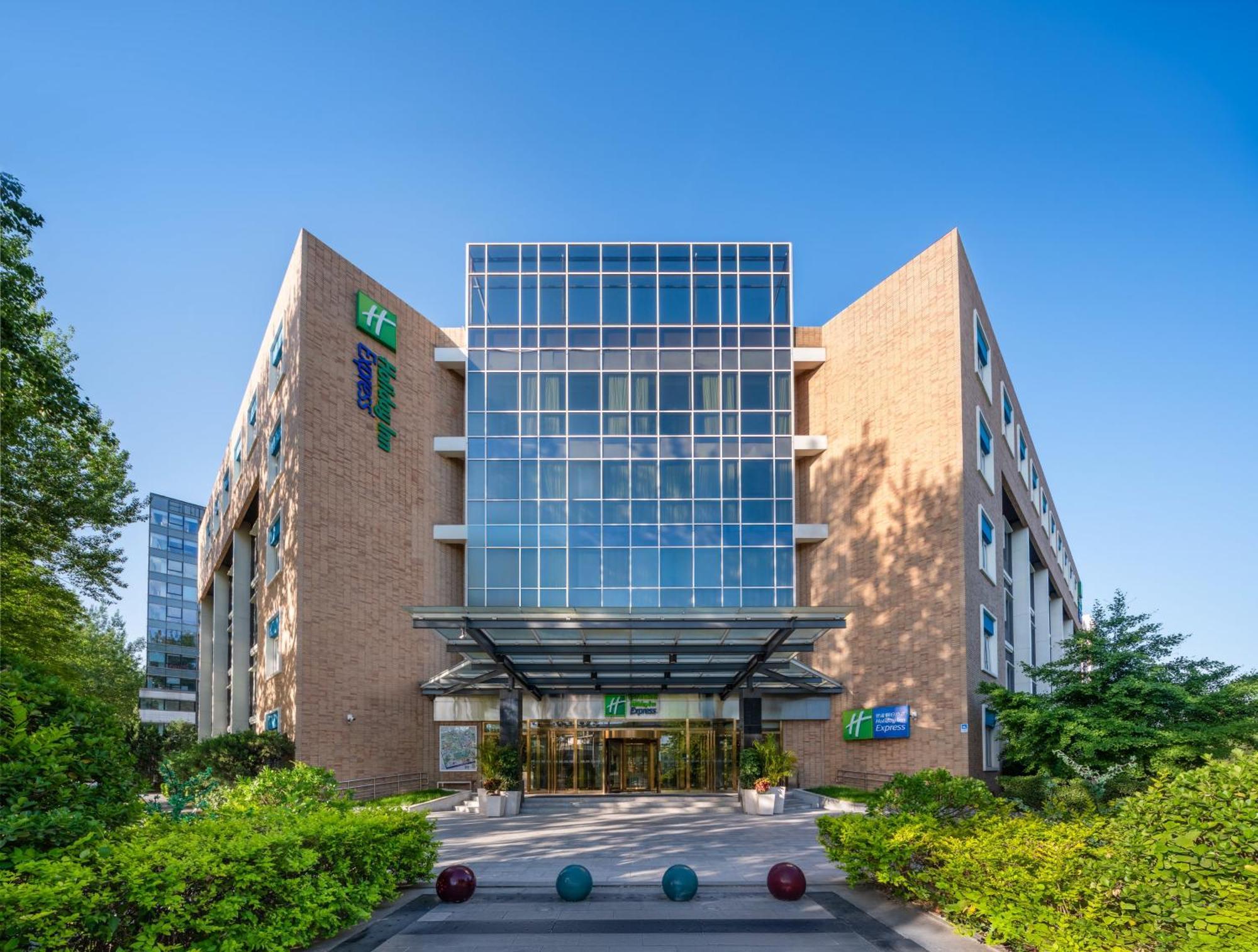 Holiday Inn Express Shangdi Beijing By Ihg L Next To Yuanmingyuan Park & Subway & Qinghe Railway Station & Beijing Sport University L Taxi 15 Minutes To Summer Palace & Peking University & Tsinghua University L 20 Minutes To Badaling Great Wall By Ra Exteriér fotografie